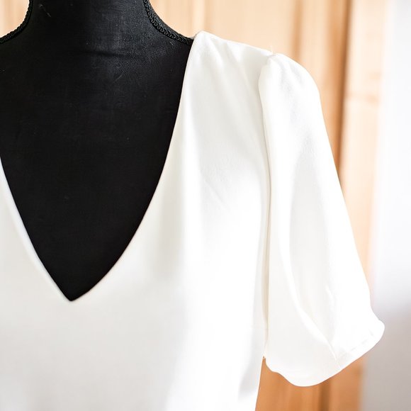 NWT Express Puff Sleeve Sheath Dress with Tie Waist in Winter White Size Medium - Picture 2 of 13